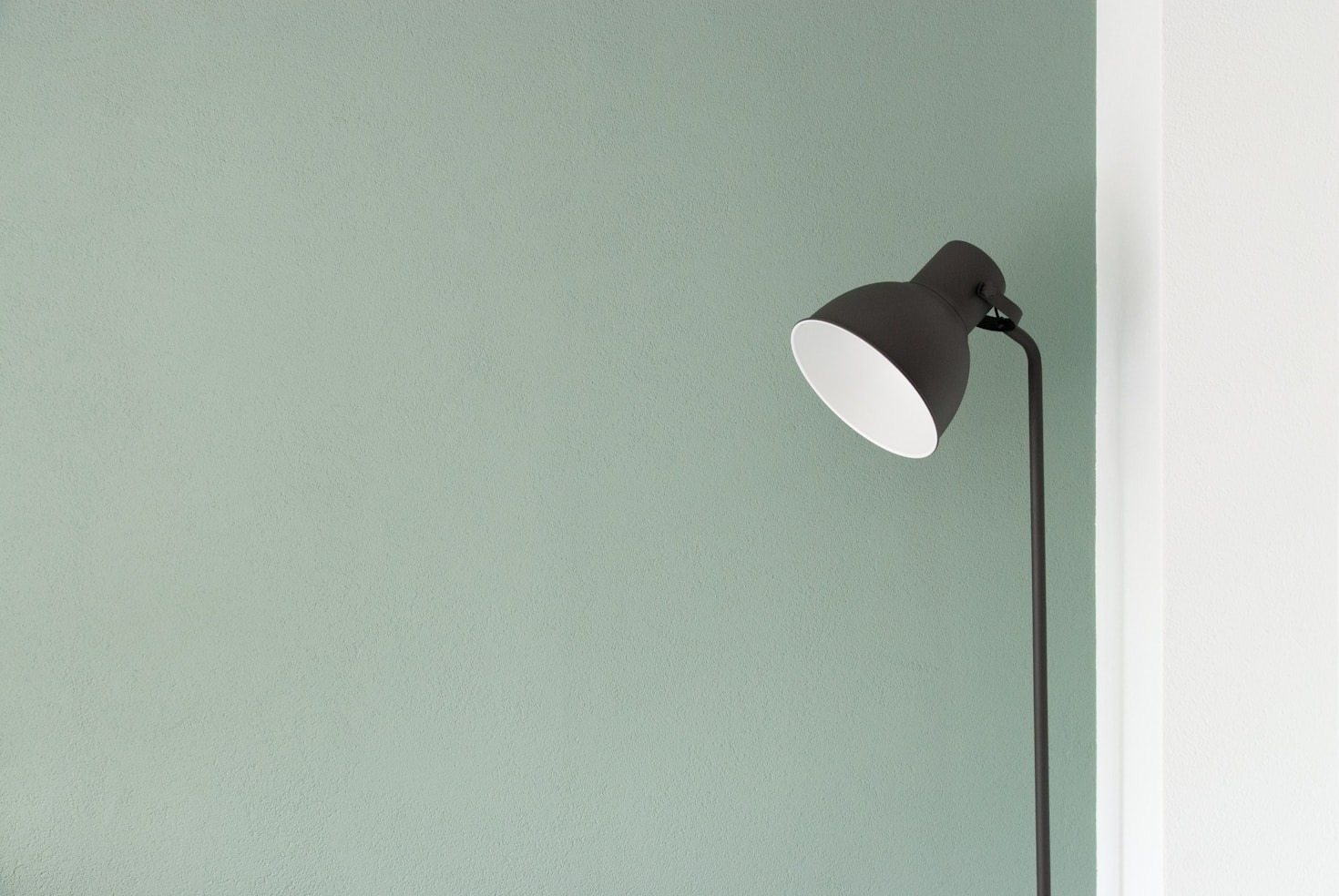 How Minimalism Enhances Productivity and Focus